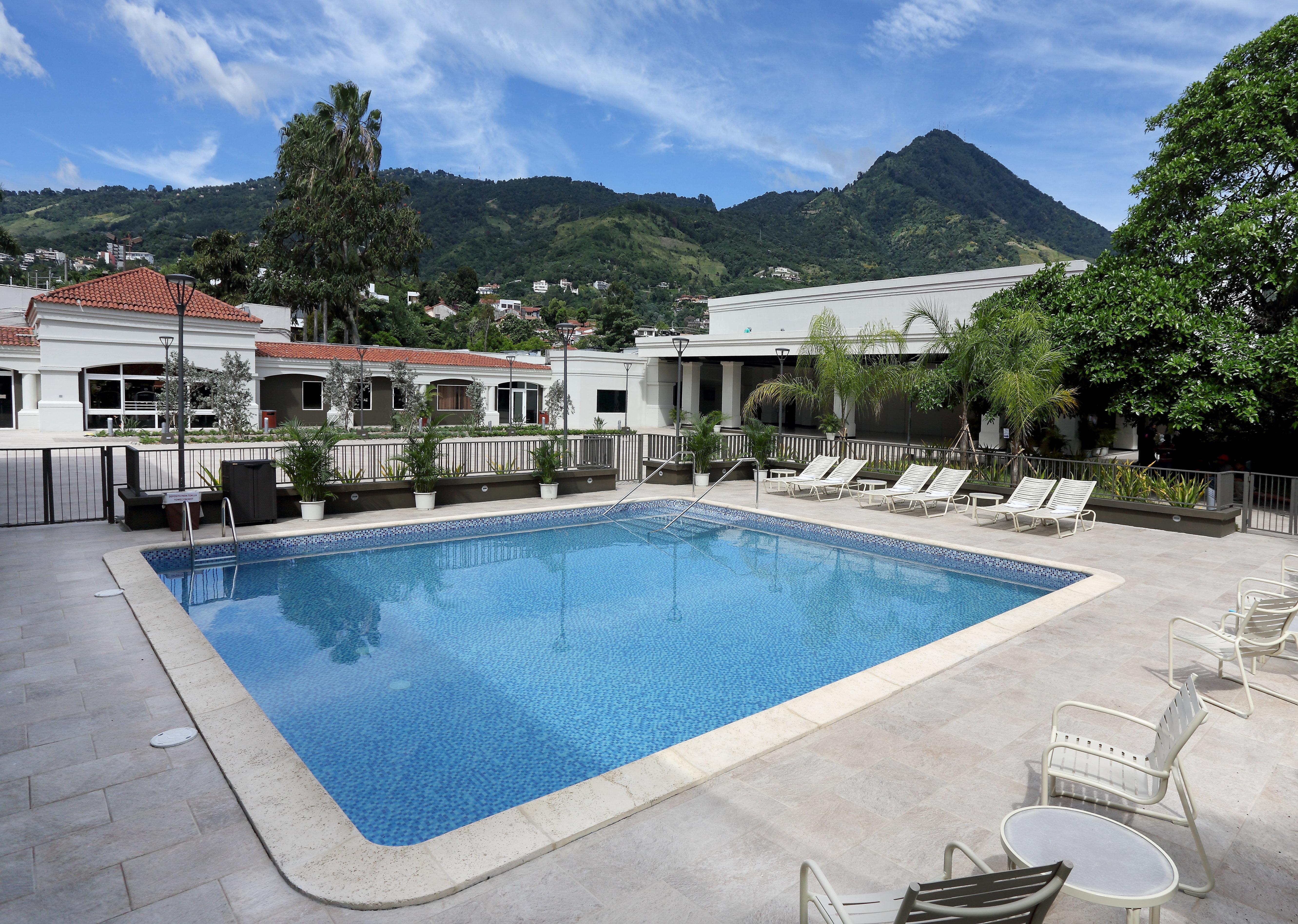 Hilton San Salvador Hotel Buitenkant foto