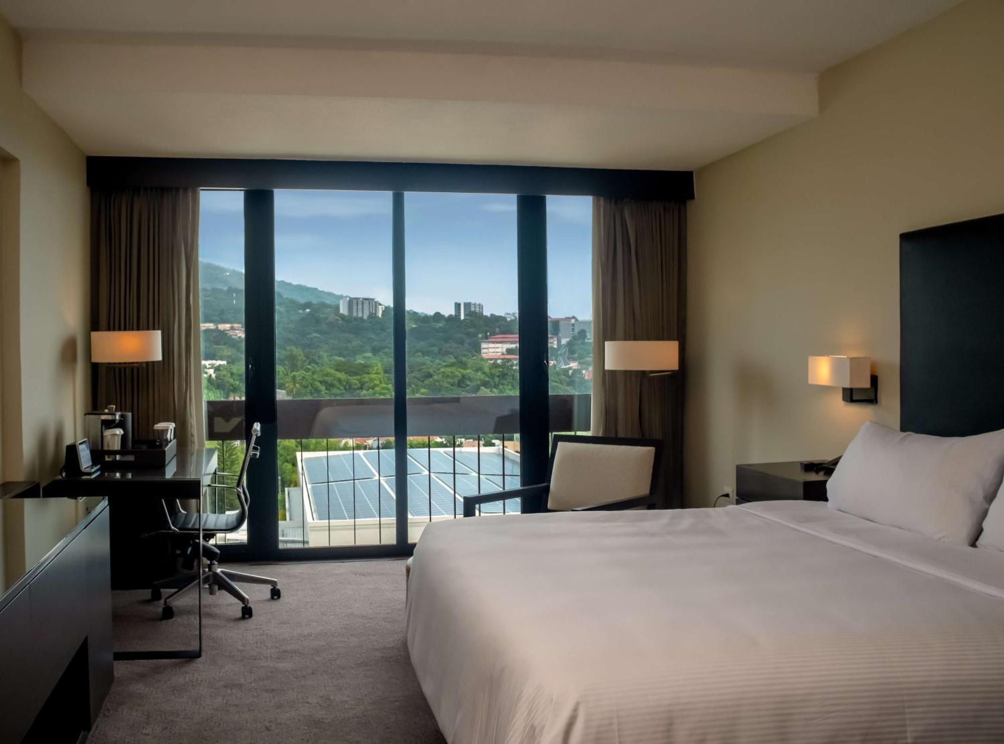 Hilton San Salvador Hotel Buitenkant foto